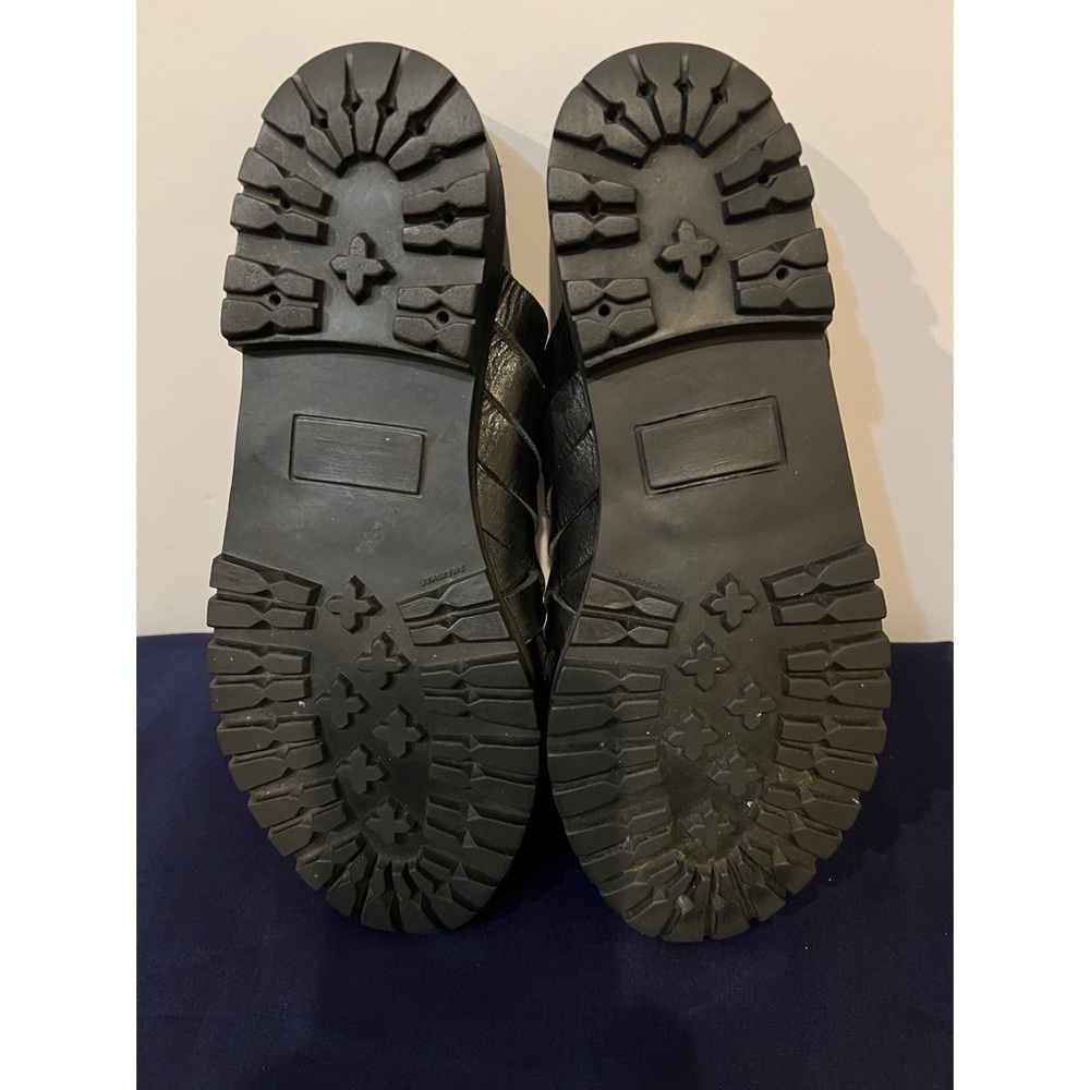 Tweeds black leather sandals. - Picture 3 of 8